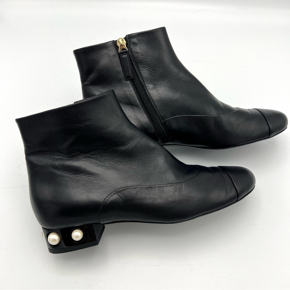 Chanel Pearl Booties, size 38.5 - Picture 9 of 11